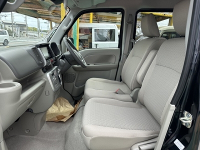NV100クリッパーリオ(ニッサン)中古車 前席内装