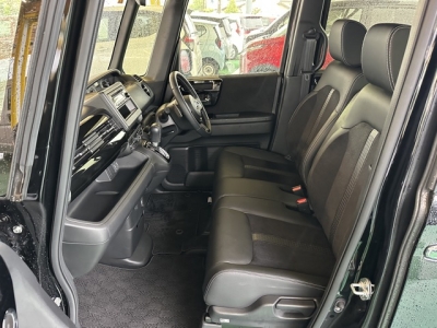 N-BOXカスタム(ホンダ)中古車 前席内装