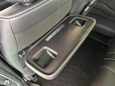 N-BOXカスタム(ホンダ)中古車 後席から見た前席