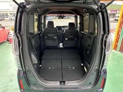 N-BOXカスタム(ホンダ)中古車 内外装写真他２