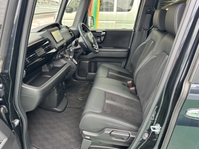 N-BOXカスタム(ホンダ)中古車 前席内装