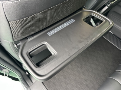 N-BOXカスタム(ホンダ)中古車 後席から見た前席