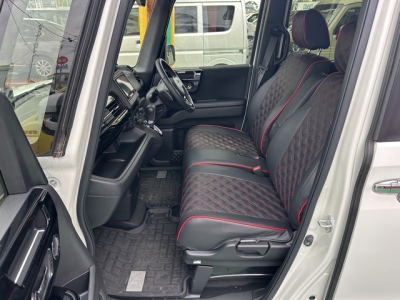 N-BOXカスタム(ホンダ)中古車 前席内装
