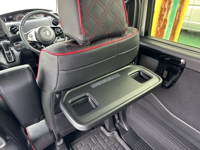 N-BOXカスタム(ホンダ)中古車 内外装写真他１