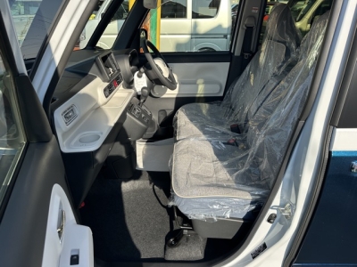 ムーヴキャンバス(ダイハツ)届出済未使用車 前席内装