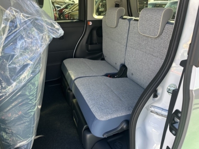 ムーヴキャンバス(ダイハツ)届出済未使用車 後席内装