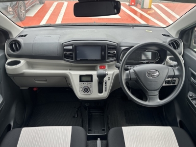 ミライース(ダイハツ)中古車 後席から見た前席