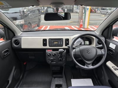 アルト(スズキ)中古車 後席から見た前席