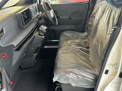 サクラ(ニッサン)届出済未使用車 前席内装