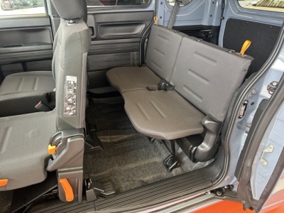 N-VAN(ホンダ)中古車 後席から見た前席