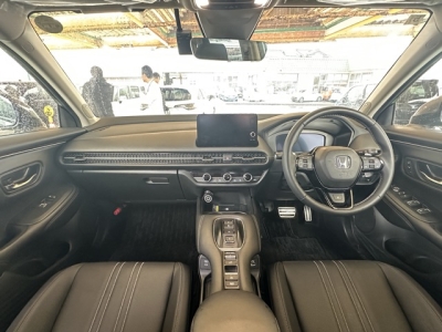 ZR-V(ホンダ)中古車 後席から見た前席