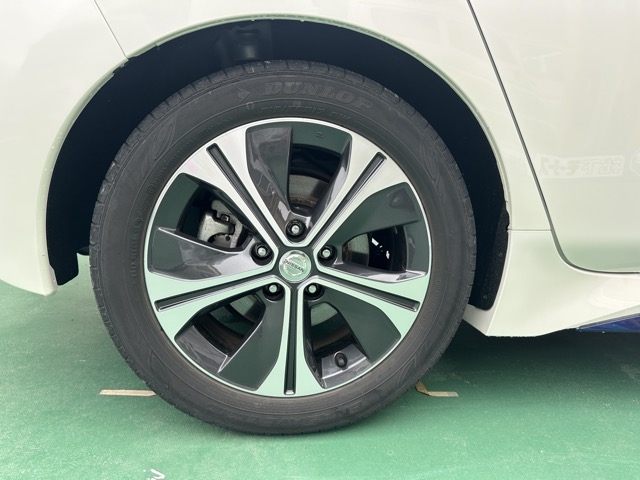 リーフ(ニッサン)中古車 12