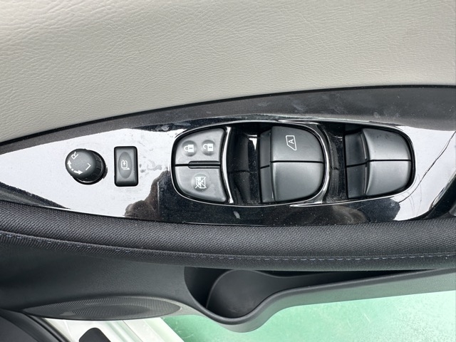 リーフ(ニッサン)中古車 14