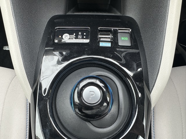 リーフ(ニッサン)中古車 24