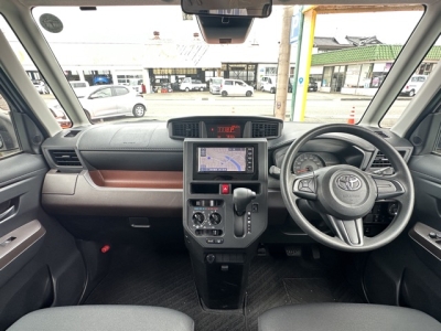 ルーミー(トヨタ)中古車 後席から見た前席