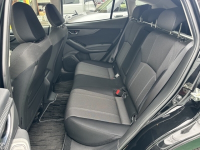 インプレッサスポーツ(スバル)中古車 後席内装