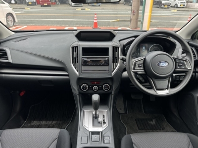 インプレッサスポーツ(スバル)中古車 後席から見た前席
