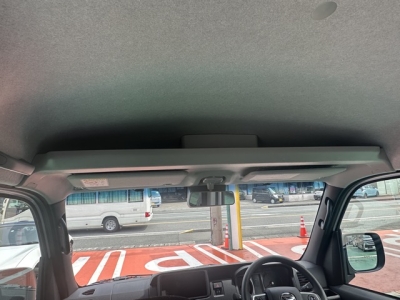 アトレー(ダイハツ)届出済未使用車 後席から見た前席