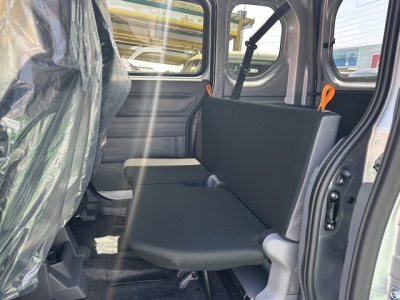 N-VAN(ホンダ)届出済未使用車 後席内装