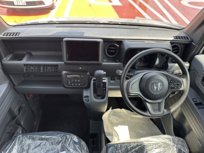 N-VAN(ホンダ)届出済未使用車 後席から見た前席