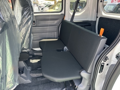 N-VAN(ホンダ)届出済未使用車 後席内装