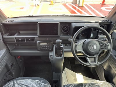 N-VAN(ホンダ)届出済未使用車 後席から見た前席