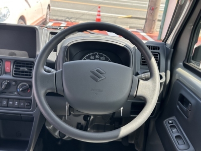 キャリートラック(スズキ)届出済未使用車 後席から見た前席