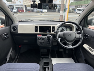 アルト(スズキ)中古車 後席から見た前席