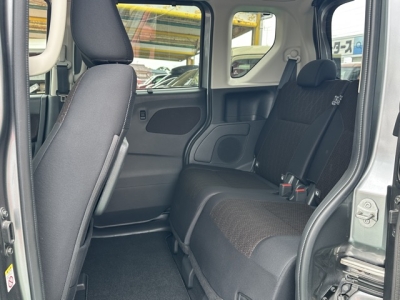 eKクロススペース(三菱)中古車 後席内装