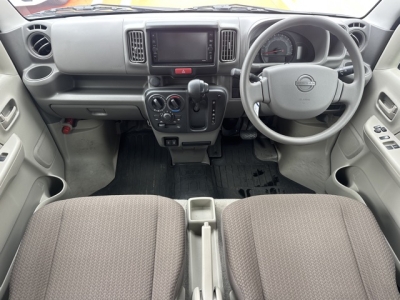 エブリイバンのOEM(スズキ)中古車 後席から見た前席