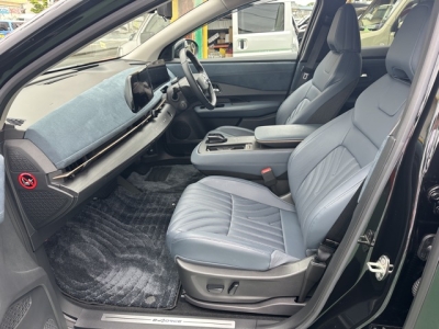 アリア(ニッサン)中古車 前席内装