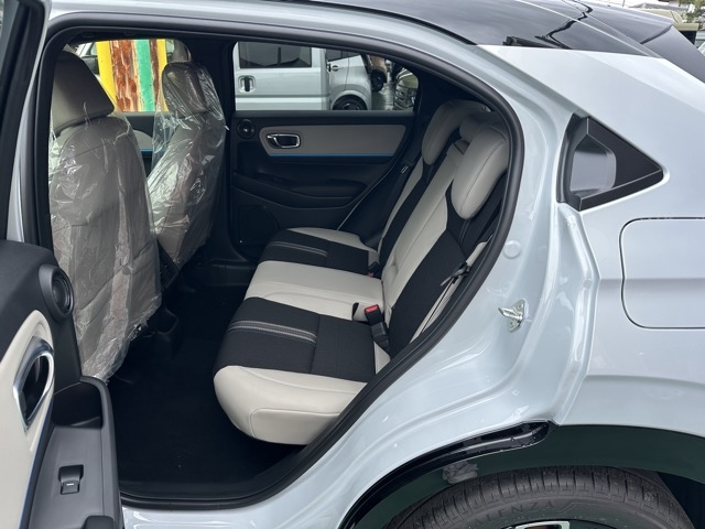 ヴェゼル(ホンダ)登録済未使用車 4