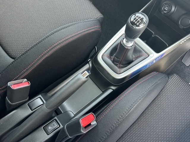 スイフト(スズキ)登録済未使用車 16