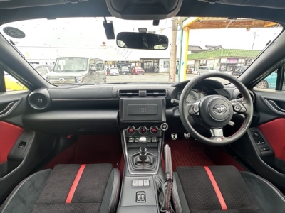 GR86(トヨタ)中古車 後席から見た前席