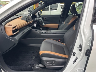 クラウンクロスオーバー(トヨタ)中古車 前席内装
