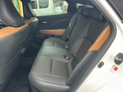 クラウンクロスオーバー(トヨタ)中古車 後席内装