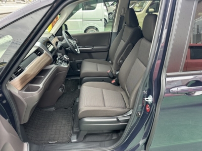 フリード＋(ホンダ)中古車 前席内装