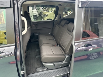 フリード＋(ホンダ)中古車 後席内装