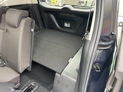 フリード＋(ホンダ)中古車 後席から見た前席