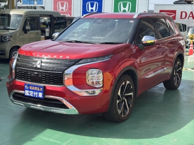 アウトランダーPHEV(三菱)中古車 前方