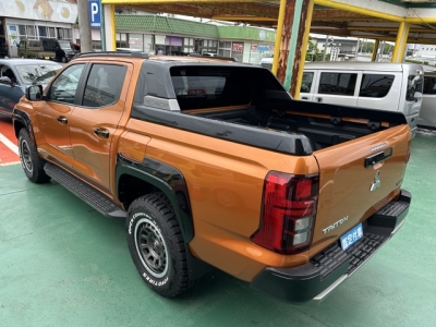 トライトン(三菱)中古車 後方
