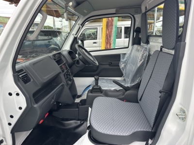 キャリイトラックのOEM(スズキ)届出済未使用車 前席内装