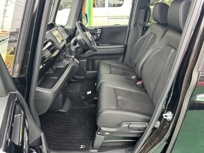 N-BOXカスタム(ホンダ)中古車 前席内装