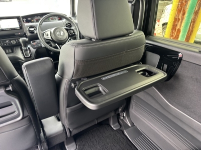 N-BOXカスタム(ホンダ)中古車 内外装写真他１
