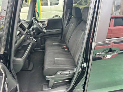 N-BOXカスタム(ホンダ)届出済未使用車 前席内装