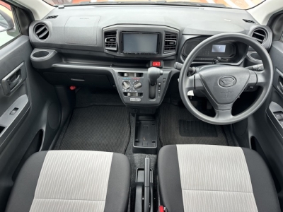 ミライース(ダイハツ)中古車 後席から見た前席