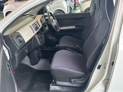 アルト(スズキ)中古車 前席内装