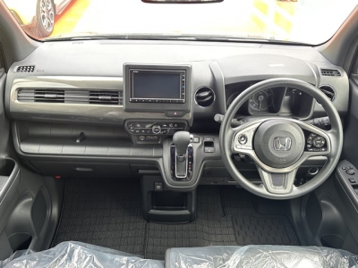 N-WGN(ホンダ)中古車 後席から見た前席
