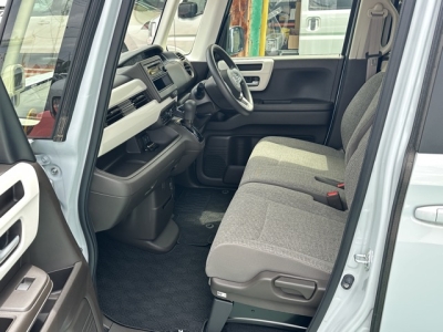 N-BOX(ホンダ)中古車 前席内装