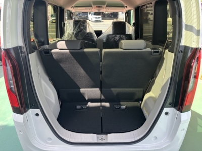 新型N-BOX(ホンダ)届出済未使用車 内外装写真他２